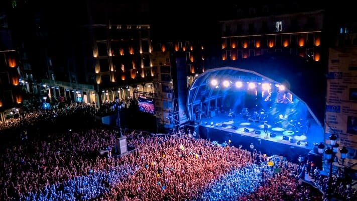 imagen de un concierto en la plaza mayor de valladolid